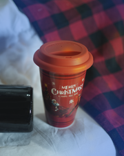 Christmas gift idea: Festive red mug with Santa, ideal for hot cocoa.